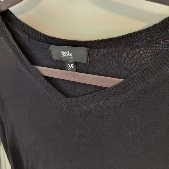 V Neck Sweater - Picture 4 of 5